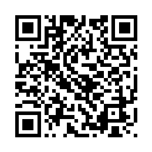 三辆高速行驶的悬浮车撞到了一起二维码生成