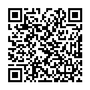 上万魔将将一座府邸团团包围的消息已经不胫而走二维码生成