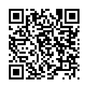 上前一步伸手轻轻挽起她垂落额间的一缕发丝二维码生成