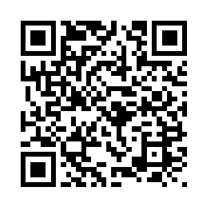 上身的壮汉扛着一柄巨刀走了过来二维码生成
