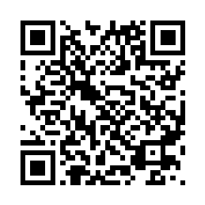上面的吊坠似乎是一枚蓝宝石戒指二维码生成
