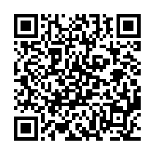 下半身浸泡在温泉里的黑暗精灵双腿并没有绷得很紧二维码生成