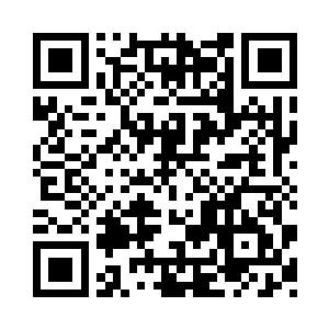 下意识的后退一步做出了防御的姿势二维码生成