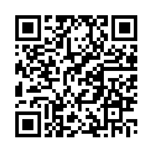 下身是条紧紧包裹着翘tun的浅蓝牛仔ku二维码生成