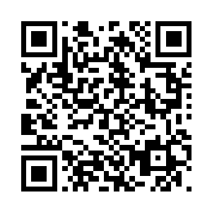 下车之后的洪涛站在原地琢磨了半天二维码生成