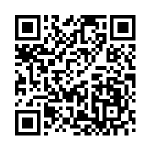 下面坠着一枚两倍硬币大小的圆形勋章二维码生成