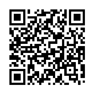 不动声色的看着毛氏对杨巧丽下手二维码生成