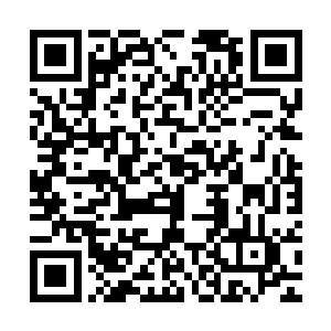 不断喷吐着唾沫星子的约翰・莫特森听到阿兰・汉森的提醒之后二维码生成