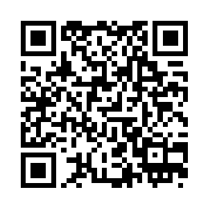 不时有调酒师端着托盘从他身边经过二维码生成