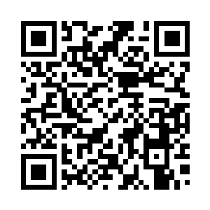 不时闪过那甜蜜搂抱在一起的情侣二维码生成