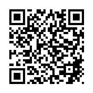 不由垂下头露出女儿家娇羞的一面二维码生成