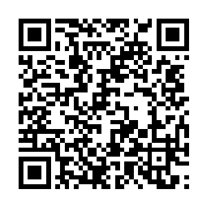 不由得吓出了冷汗――自己正穿着一身蓝布工人装二维码生成