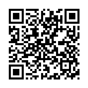 不知什么时候她手上戴了一双汝白色的手套二维码生成