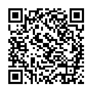 不过荣光在球场上的表现和之前两场比赛还是一样的二维码生成