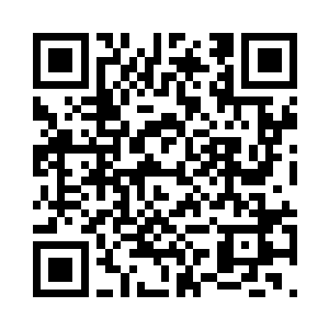 不远处另一桌上的白脸真人亦自开价二维码生成