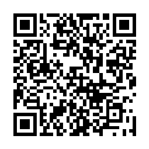 不远处有三个年轻男子本欲朝着盘龙山前行的脚步停了下来二维码生成