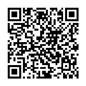 与其他几个同样满脸不爽与惋惜的男人一起走去了停车场二维码生成