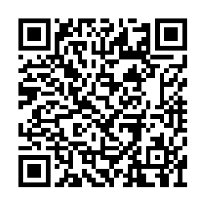 与正门相对的正中心位置出现了一座巨大的雕像二维码生成