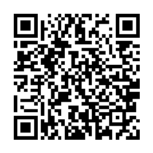 且见冲在最前面的步兵竟然主动向两侧退避而开二维码生成