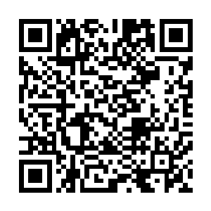 丝毫记不起自己在什么年纪就开始爬人家墙头看女人洗澡了二维码生成