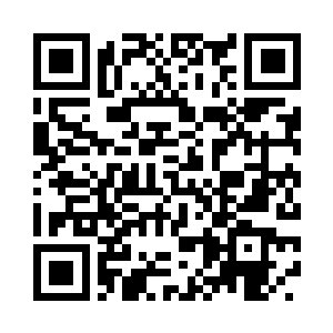 两个专家拿着本子在一起核对了好久二维码生成