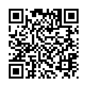 两个人一会儿从房间中央跳到窗边二维码生成