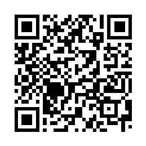 两个人一前一后的从吊月楼走下来二维码生成