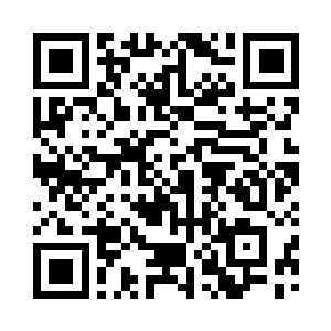 两个人出门的时候看到几个老太太过来二维码生成