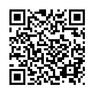 两个人在里面不知道在商量着什么二维码生成