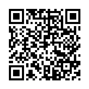 两个人都亟不可待地要伸手抓起筷子二维码生成