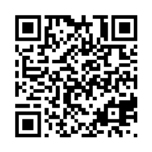 两个士兵就在小熊脸上简单的涂抹一下二维码生成