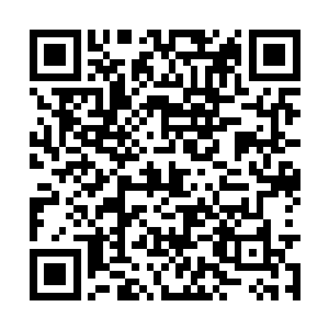 两个女人不管是在家里还是在外面都穿得比较清凉二维码生成