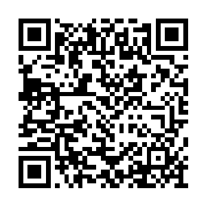 两个小朋友的衣服都是仿华夏古装的斜襟小长衣二维码生成