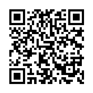 两个战士身体周围缭绕着的血色愤怒流光变亮二维码生成