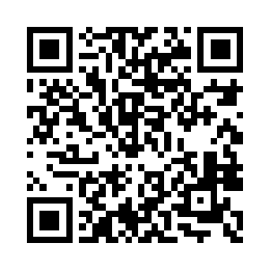 两个束发戴冠的少年正在一间舱房内宴饮二维码生成