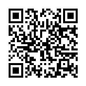 两个穿了绯衫儿白绫裙的丫头正打络子二维码生成