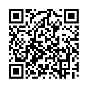 两个蒙着脸的狙击手正拿着狙击枪狂奔二维码生成