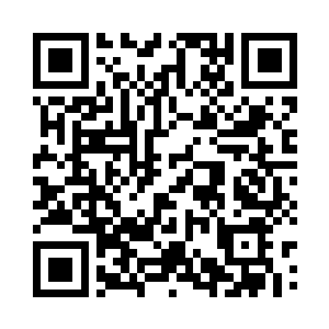 两只白嫩的双臂上还有额头上多处淤青二维码生成