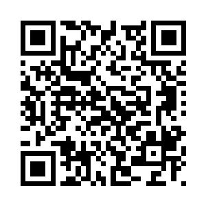 两只长满老茧地手用力地搓在一起二维码生成