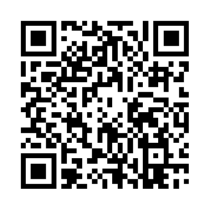 两女没有再像之前那样一个劲儿往前的势头二维码生成