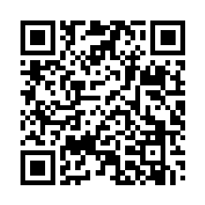 两旁的工作人员看向他们的目光怪怪的二维码生成