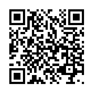 两边清末的建筑在我的目光中倒退着二维码生成