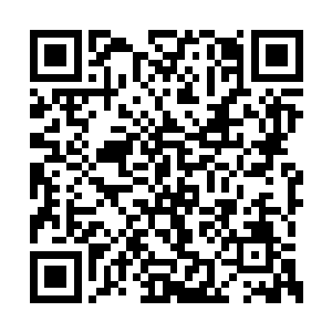 两颗巨大的铁球狠狠的撞在了斯达黎战车的车头二维码生成