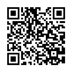 严岐山跟锦衣卫站在牢房门口的楼梯上二维码生成