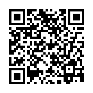 严青菊下意识地将手中的衣服和针线移开点二维码生成