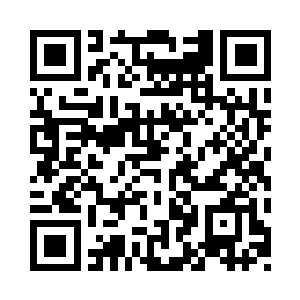 严默从空间中悄悄拿出火把交给原战点燃二维码生成