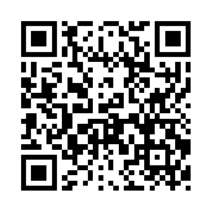 丫环蓝儿服侍着袁氏去了外头的大衣裳二维码生成