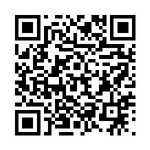 中年人此时也是一脸不信的看着李川二维码生成