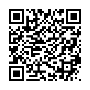 中年的话语好似感染了身旁的两名青年二维码生成