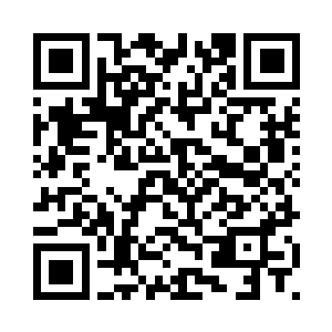 为首的是两名五十多岁模样的老者二维码生成